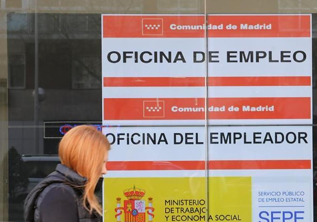 Oficina de empleo en foto de archivo