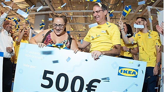 Granada da un caluroso y multitudinario «Hej!» a la ansiada tienda de Ikea