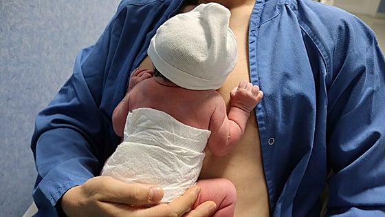 El innovador sistema del Hospital Materno de Málaga para no separar a los bebés de sus padres
