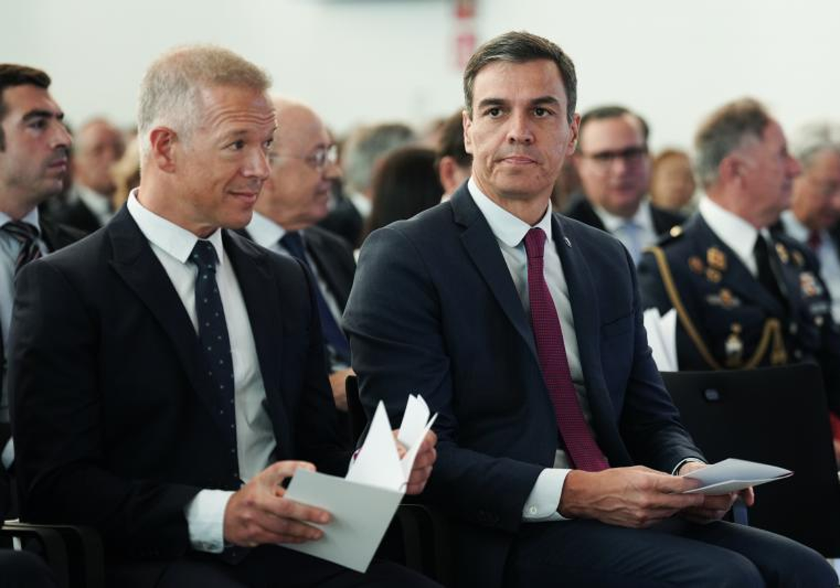 Pedro Sánchez, presidente del Gobierno en funciones, con el presidente del Senado, Ander Gil, el martes, durante la inauguración de la Galería de las Colecciones Reales, en Madrid