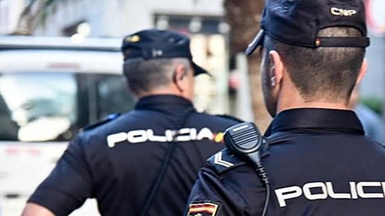 Muere un hombre en Torremolinos al quedar atrapado entre un coche y la pared