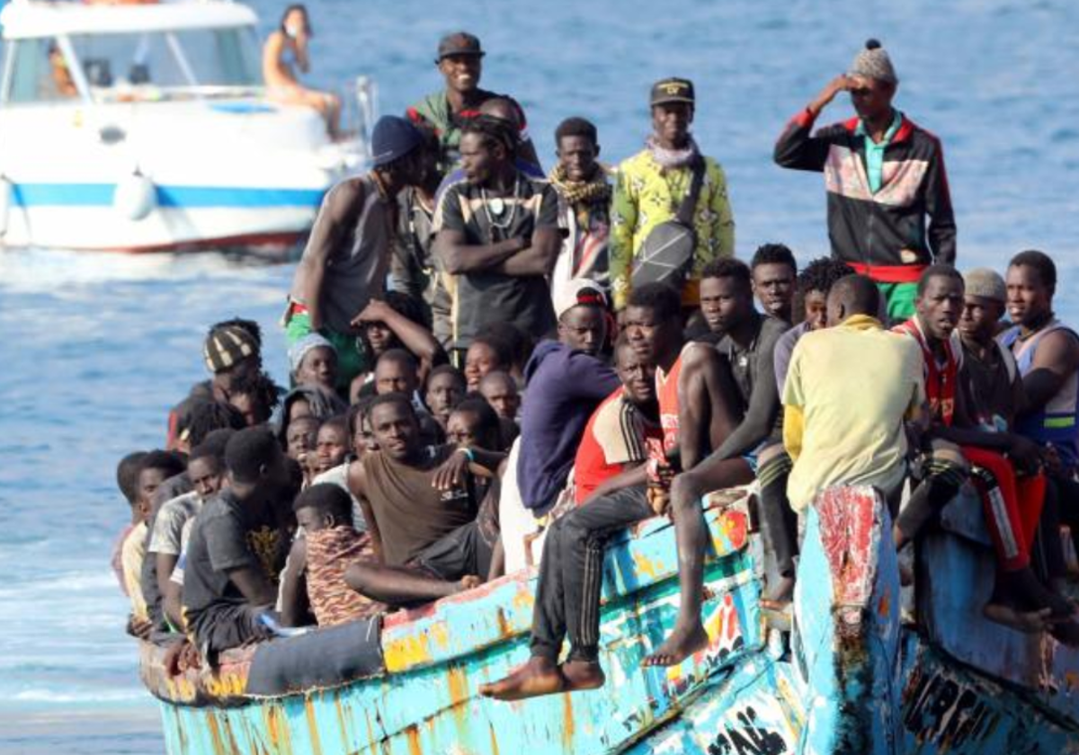 Cayuco con 200 personas rescatado cerca de Gran Canaria