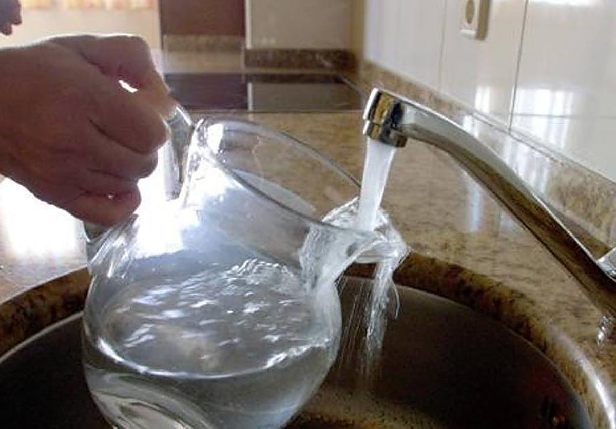 Nuevos cortes de agua en Lucena desde este viernes: cierres diurnos en el casco urbano, horarios y zonas
