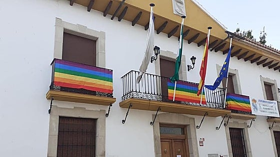 Los vecinos de Guadahortuna se ponen a limpiar las calles porque el ayuntamiento no tiene dinero para hacerlo
