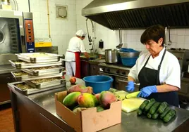Los escolares de Granada comen mejor en colegios con cocina propia que en los que tienen catering