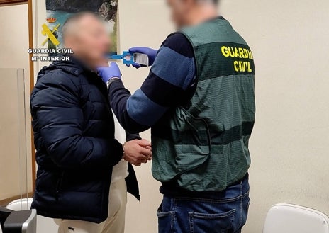 Imagen secundaria 1 - Imágenes de la operación de la Guardia Civil en la operación de esclarecimiento del homicidio