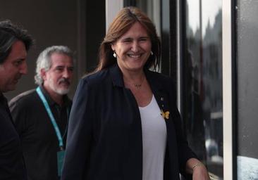 Borràs reclama a Sánchez negociar él mismo su investidura y «no con palomas mensajeras»