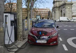 Nuevas ayudas para renovar los coches que más contaminan en Madrid: hasta 7.000 euros para turismos eléctricos y 9.000 si son furgonetas