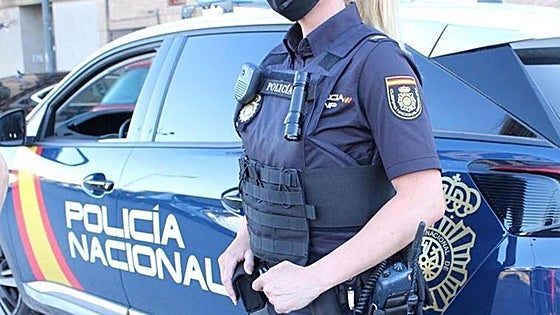 Grababa la entrepierna de sus empleadas con una cámara espía en Almería
