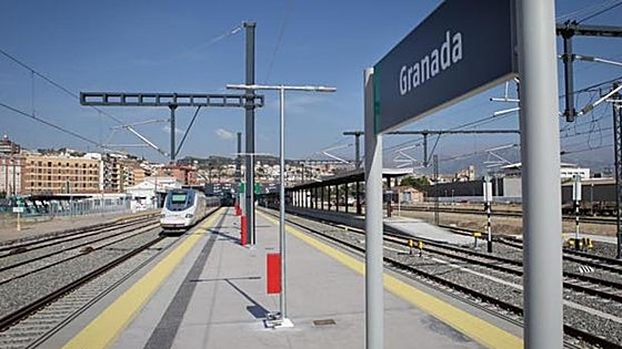 Un tren Madrid-Granada que tarda once horas, propuesta de Renfe para reforzar el servicio en verano