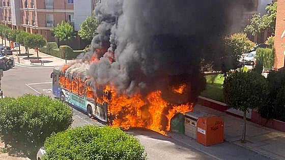 Arde un autobús urbano en Valladolid sin causar heridos