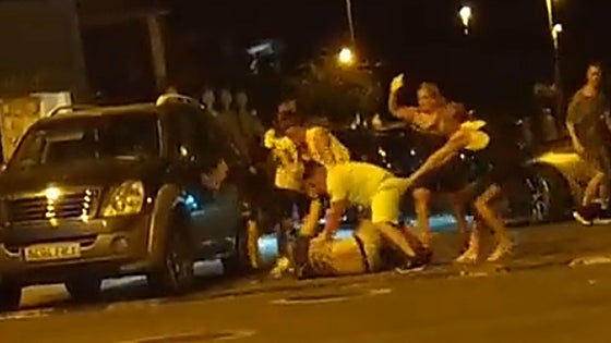 Saca una pistola y dispara al aire durante una pelea por dónde aparcar el coche en El Portil