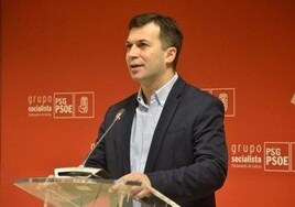 El PSOE gallego recuerda a su exlíder Gonzalo Caballero que «es un militante» más