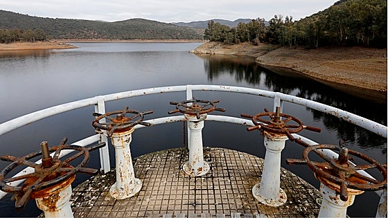 Córdoba salvará los cortes de agua en las viviendas aunque entre en estado de emergencia