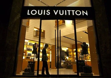 Roban por alunizaje en una tienda de Louis Vutton en Barcelona