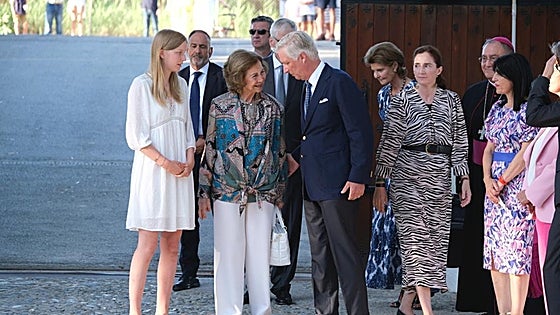 La Reina Sofía acompaña a la monarquía belga en Motril en el memorial por el Rey Balduino