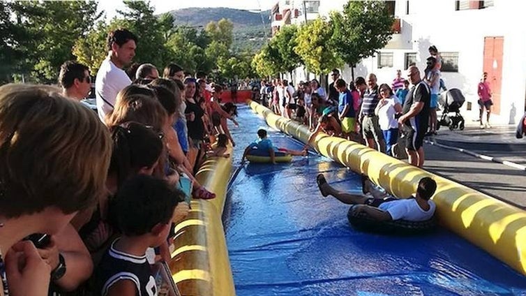 Queda inconsciente tras sufrir un golpe en un tobogán de agua de Tiriez