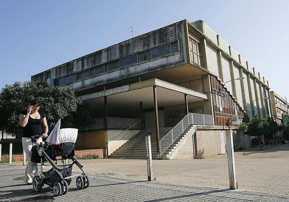 Exterior del antiguo cine Almirante en Córdoba
