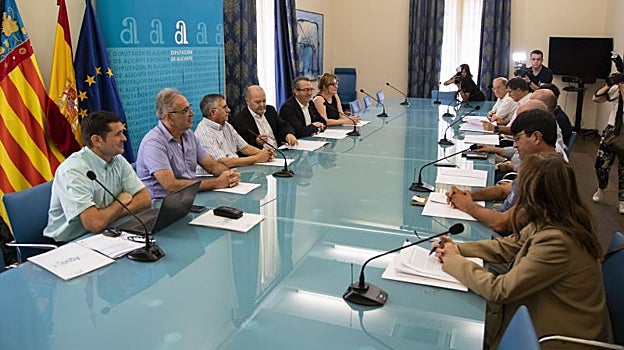 Reunión de la Comisión Técnica del Agua en Alicante, este martes.