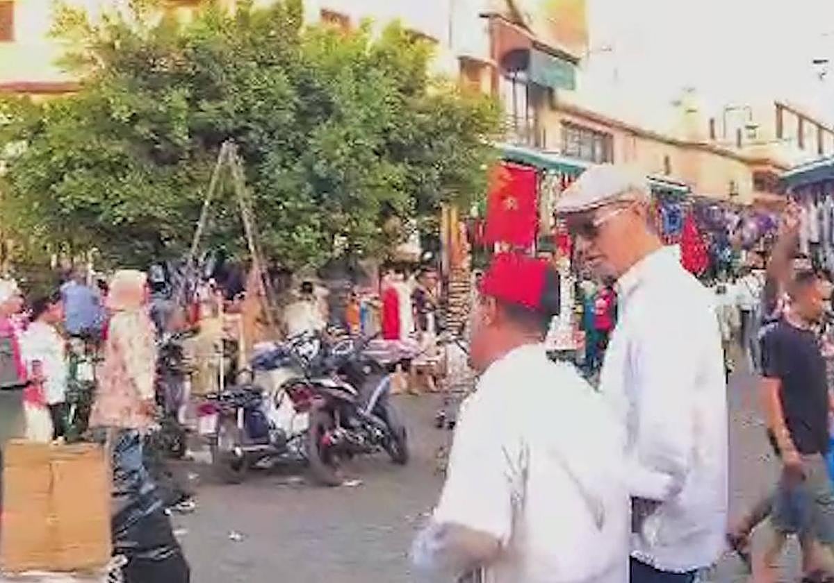 Pedro Sánchez en las calles de Marrakech durante sus vacaciones