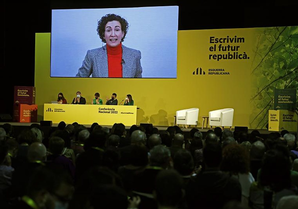 Marta Rovira, en la pantalla desde Suiza, interviene en un acto político organizado por ERC el 12 de marzo de 2022