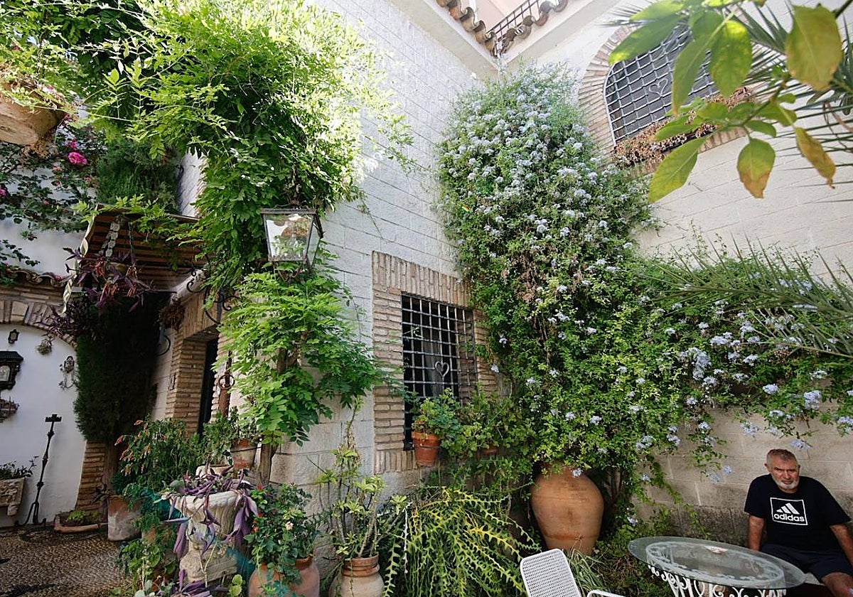 José Antonio Espinosa, en el patio de Aceite, 8