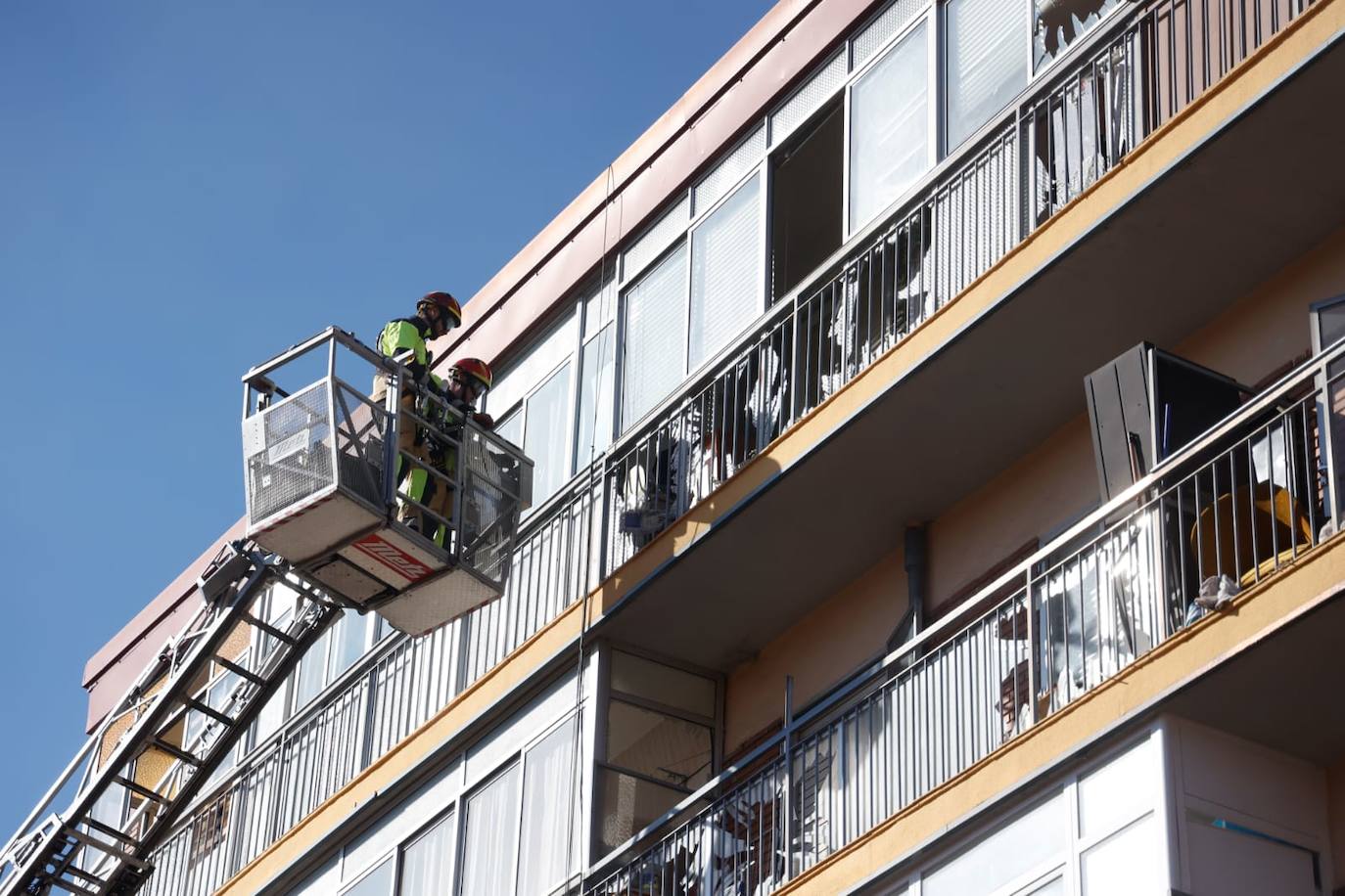 Explosión en un edificio de Valladolid: las fotografías del siniestro