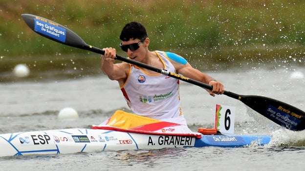 Álex Graneri, durante una competición de piragüismo