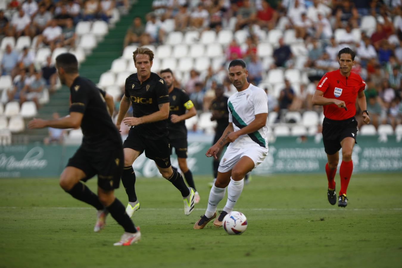 Las mejores imágenes del I Trofeo Puertas de Córdoba, disputado entre el Córdoba CF y el Cádiz CF