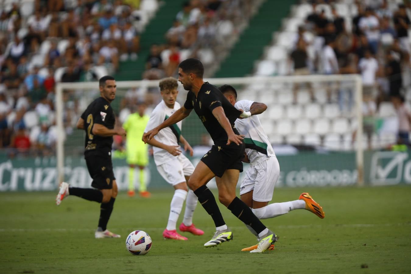 Las mejores imágenes del I Trofeo Puertas de Córdoba, disputado entre el Córdoba CF y el Cádiz CF