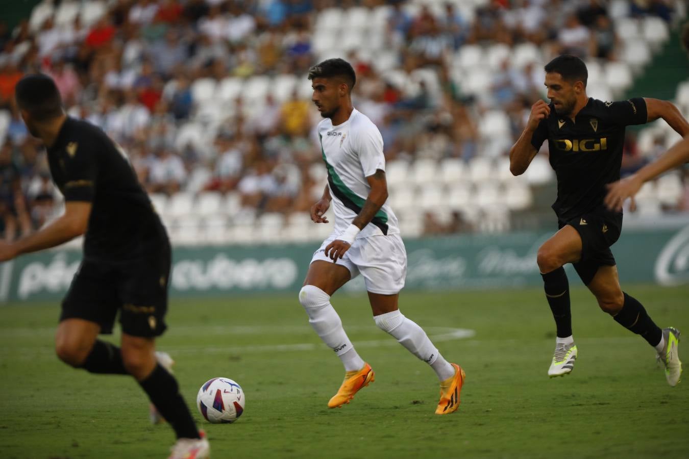 Las mejores imágenes del I Trofeo Puertas de Córdoba, disputado entre el Córdoba CF y el Cádiz CF