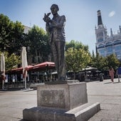 El historial maldito de la estatua de Lorca en la plaza de Santa Ana