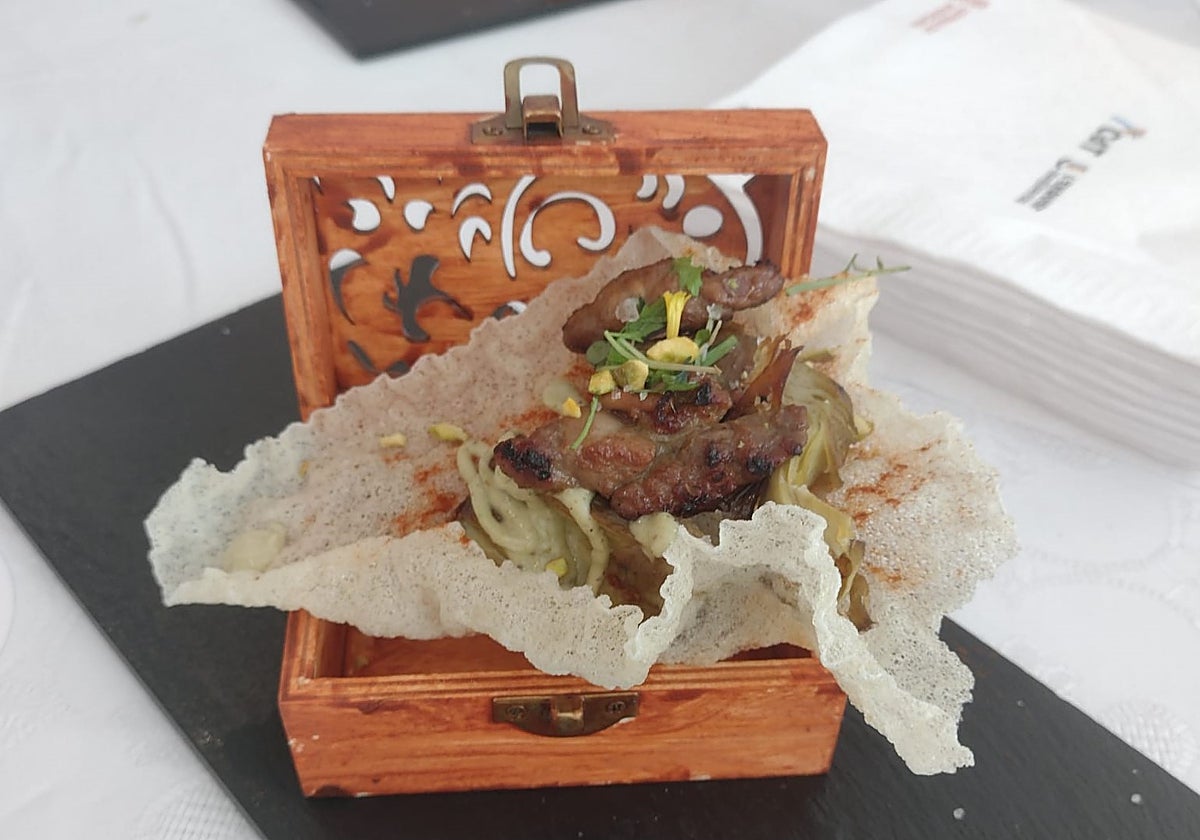 Una de las tapas premiadas por los turistas en el último concurso anual de los restaurantes de Abreca en Benidorm, del establecimiento Linaje de Castilla.