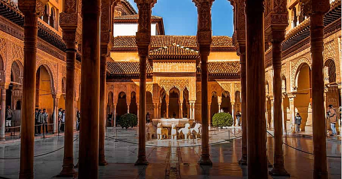 Patio de los Leones de la Alhambra de Granada