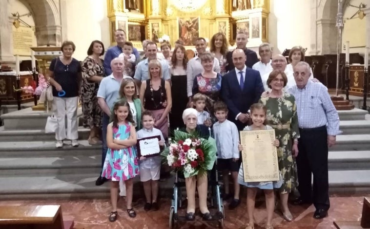 Imagen principal - Ángela, Lucía y Serafín son otros de los sorianos que han alcanzado los 100 años en las últimas semanas