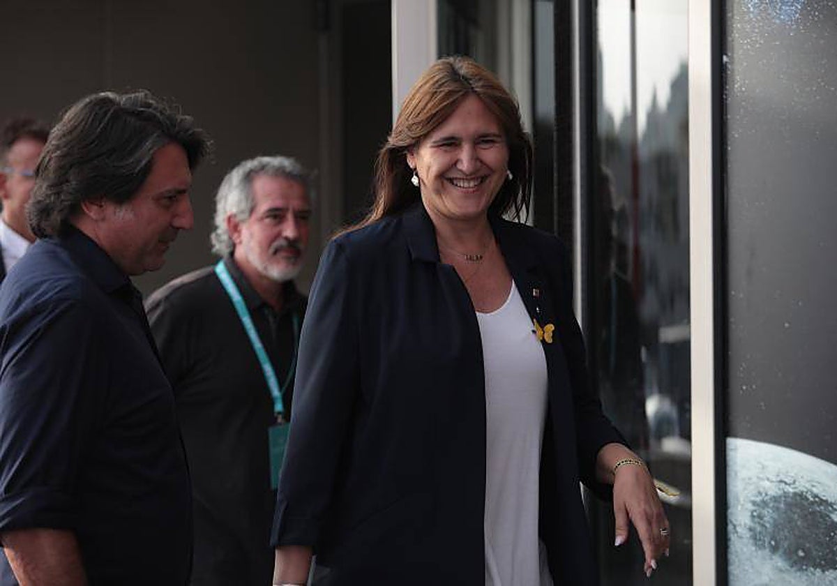 La presidenta de Junts per Catalunya, Laura Borràs, a su llegada para el seguimiento de los resultados electorales del 23J
