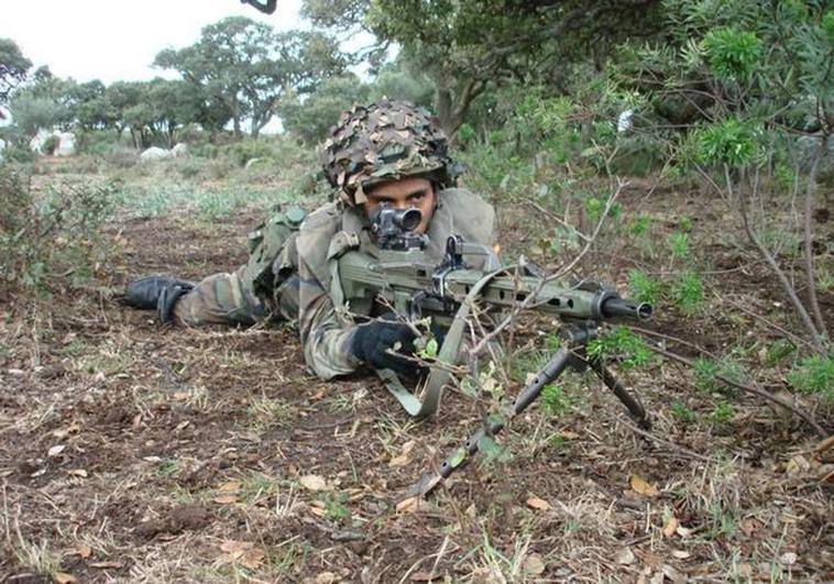Un soldado con una ametralladora ligera, en una imagen de archivo