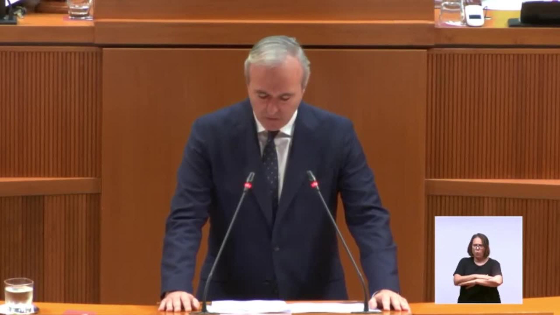 Azcón defiende los acuerdos del PP con VOX y PAR para un gobierno sólido, estable y eficaz