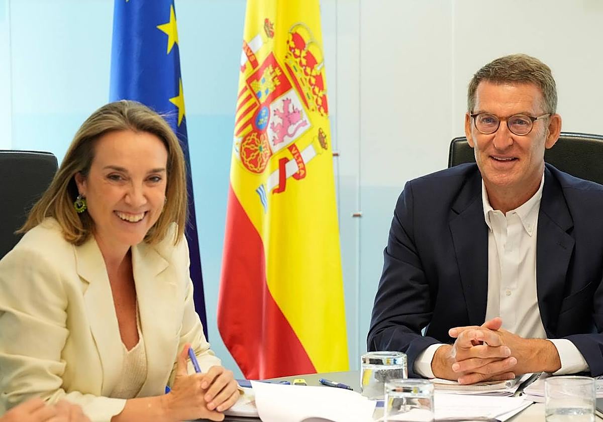 El líder del PP, Alberto Núñez Feijóo, y la secretaria general, Cuca Gamarra, este miércoles en Génova