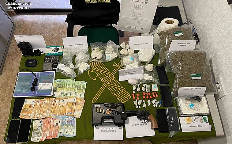 Imagen principal - Imágenes de la operación contra la banda de atracadores y traficantes