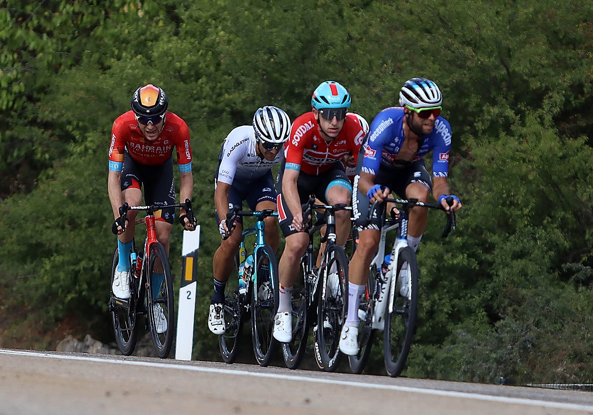 Imagen de una de las etapas de la Vuelta Ciclista a España de 2022 a su paso por León