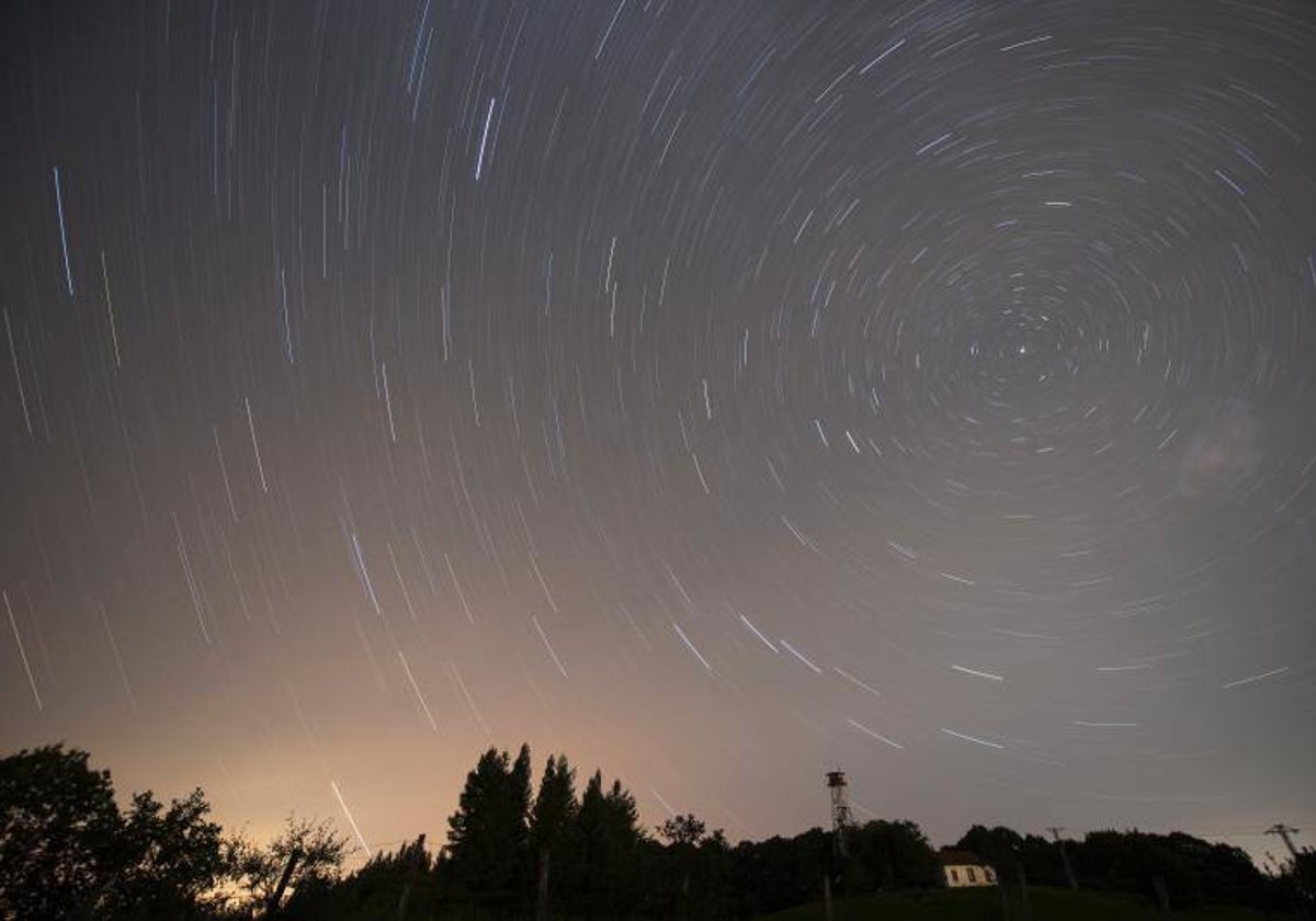 Lluvia de estrellas en una imagen de archivo