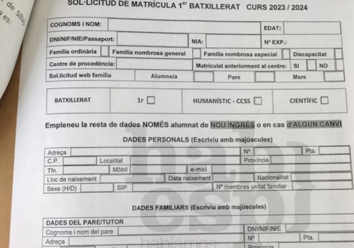 Documento de matriculación de un centro educativo público sólo en valenciano, difundido por Hablamos Español.