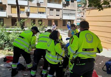 Un hombre recibe varias puñaladas y acaba con un dedo semiamputado en una discusión de pareja