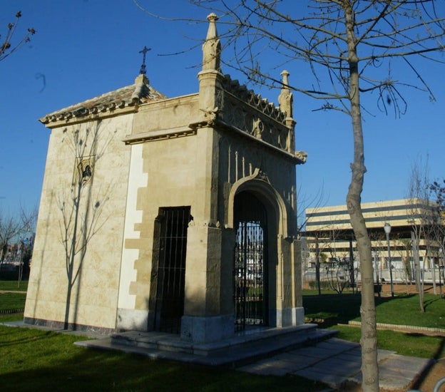 La ermita, en su actual ubicación en las jardines del Vial Norte