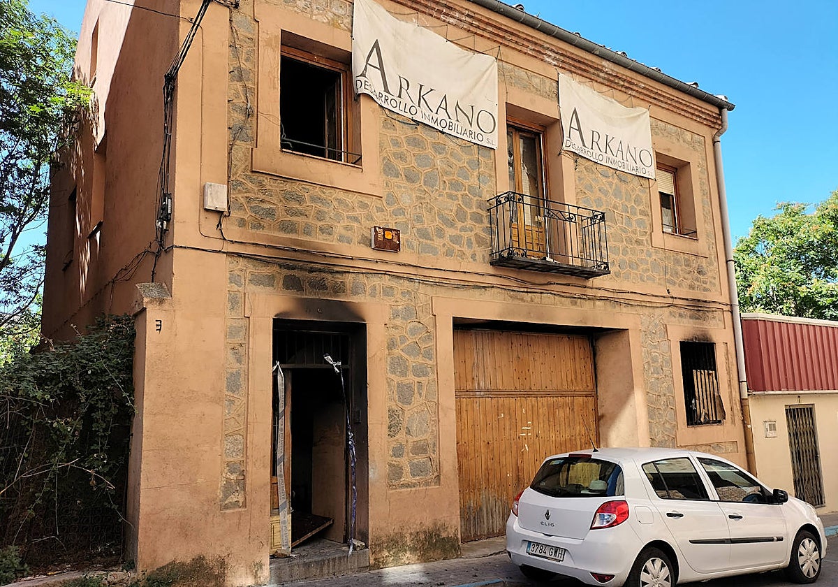 Vivienda ocupada afectada por el incendio que ha dejado cinco personas intoxicadas en Segovia capital