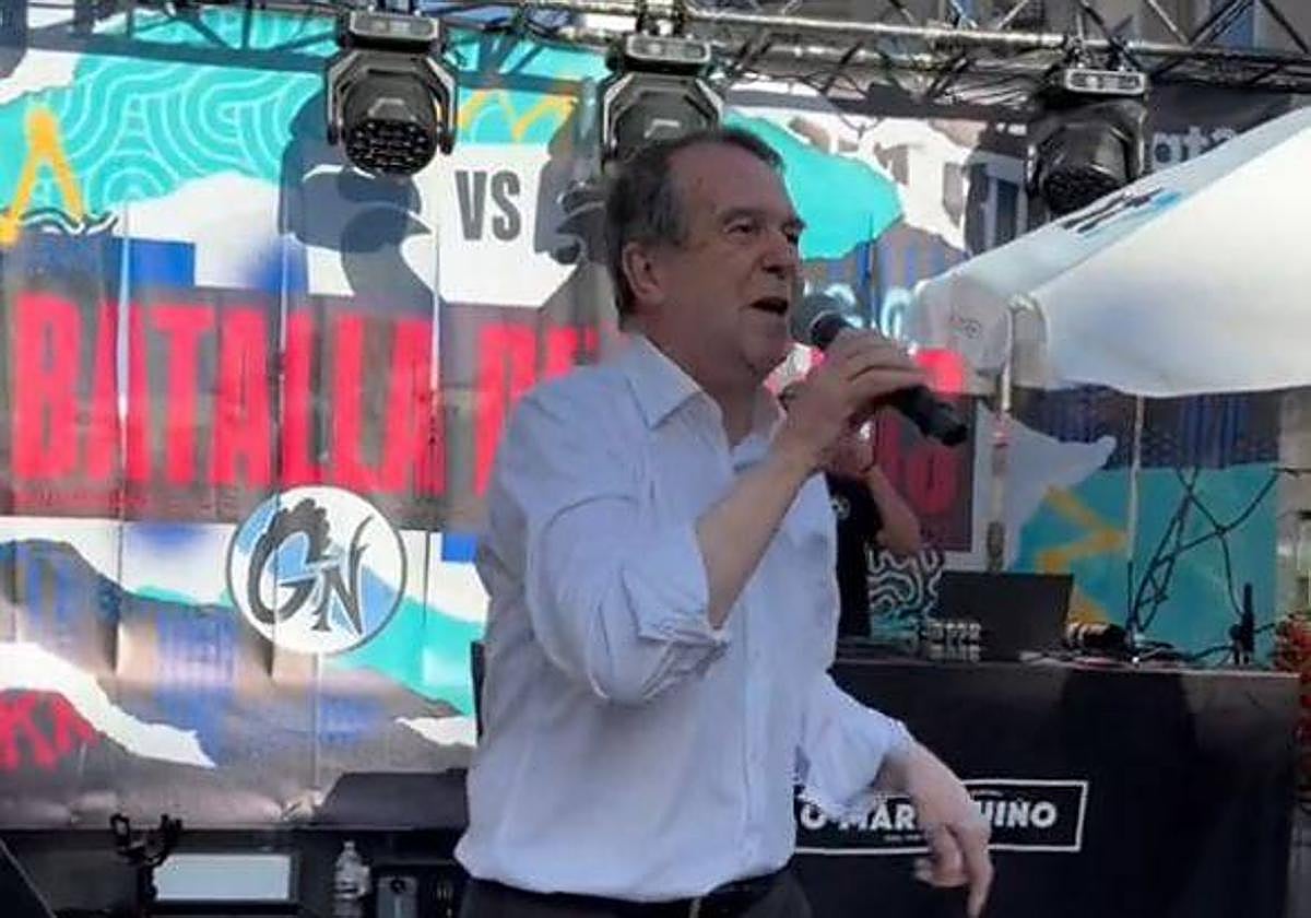 Abel Caballero, durante su rap en 'O Marisquiño'