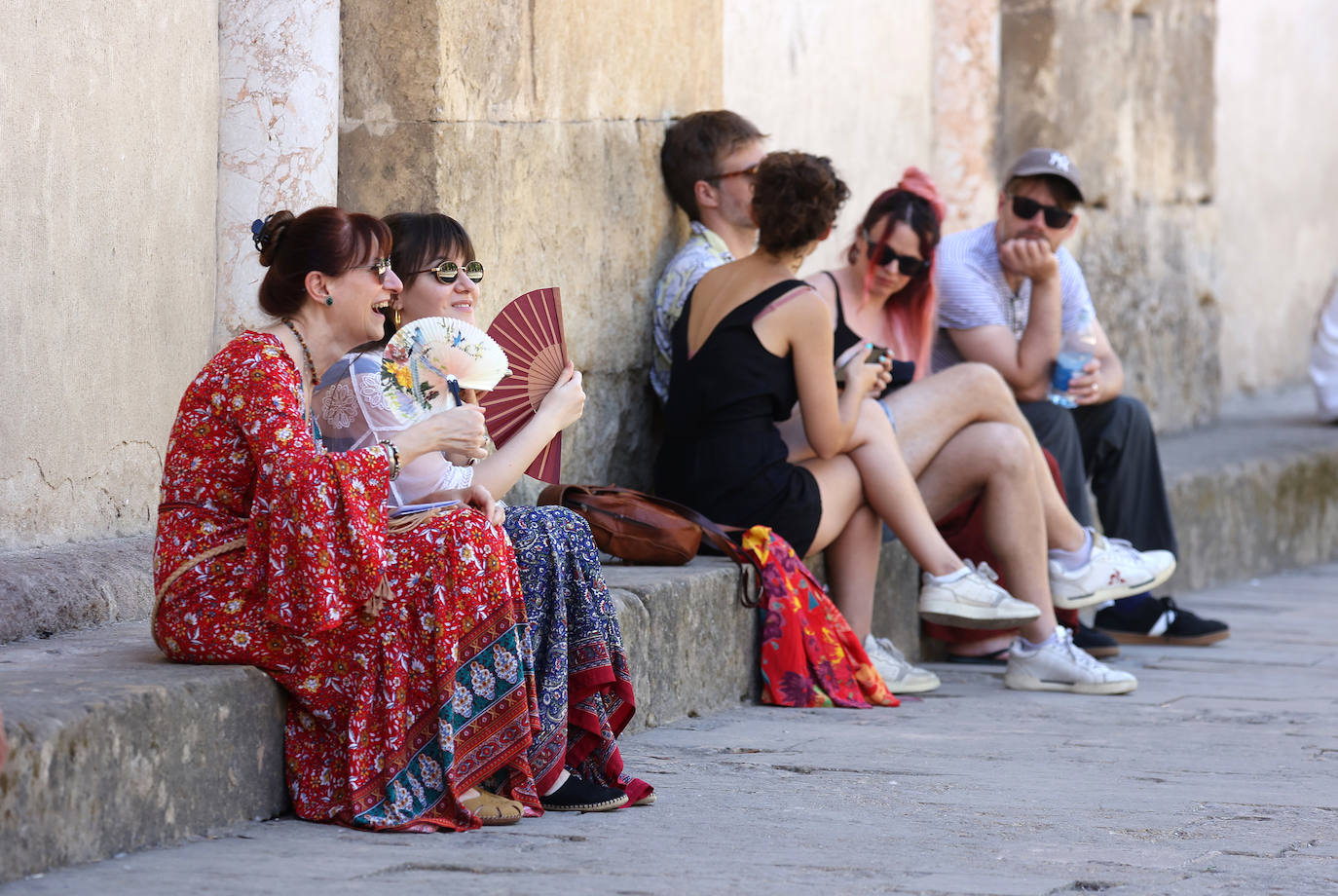 Los turistas y los hoteles se adaptan al calor en Córdoba