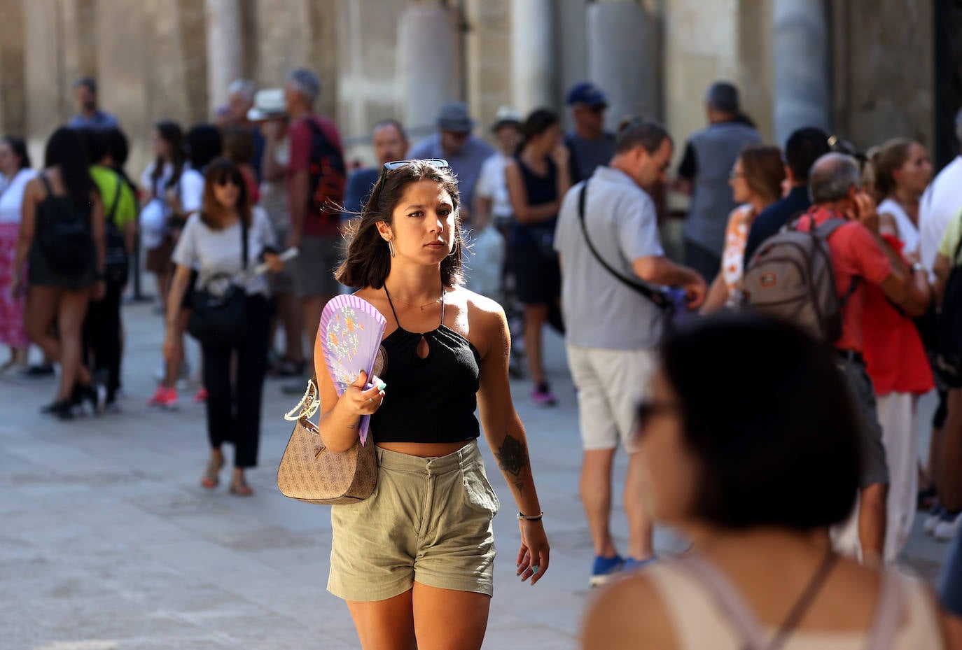 Los turistas y los hoteles se adaptan al calor en Córdoba