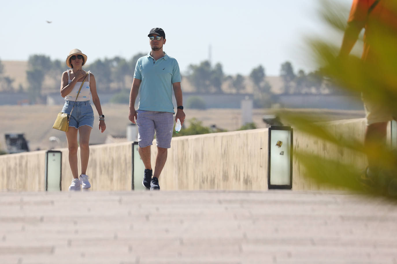 Los turistas y los hoteles se adaptan al calor en Córdoba